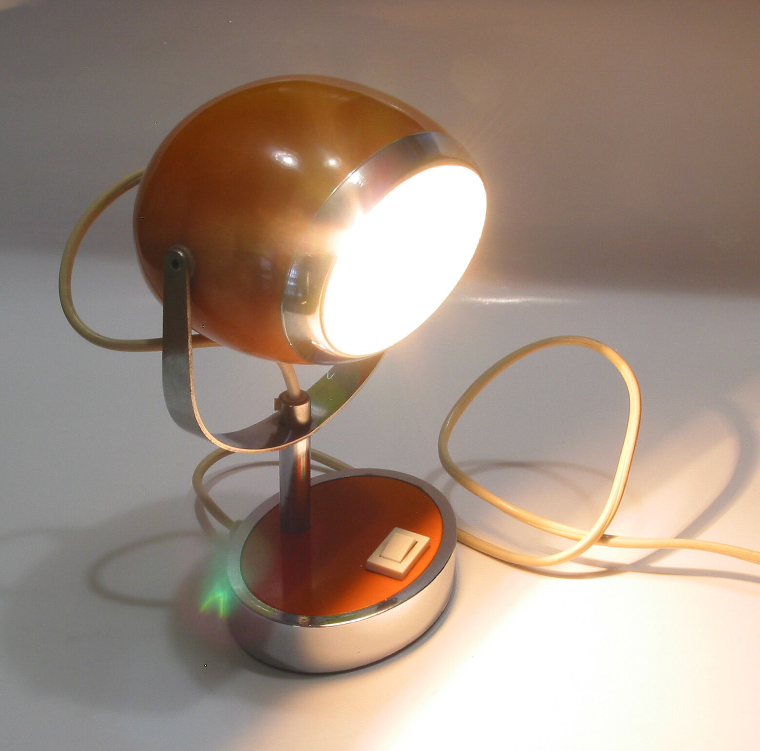 Lampe de table type eye ball