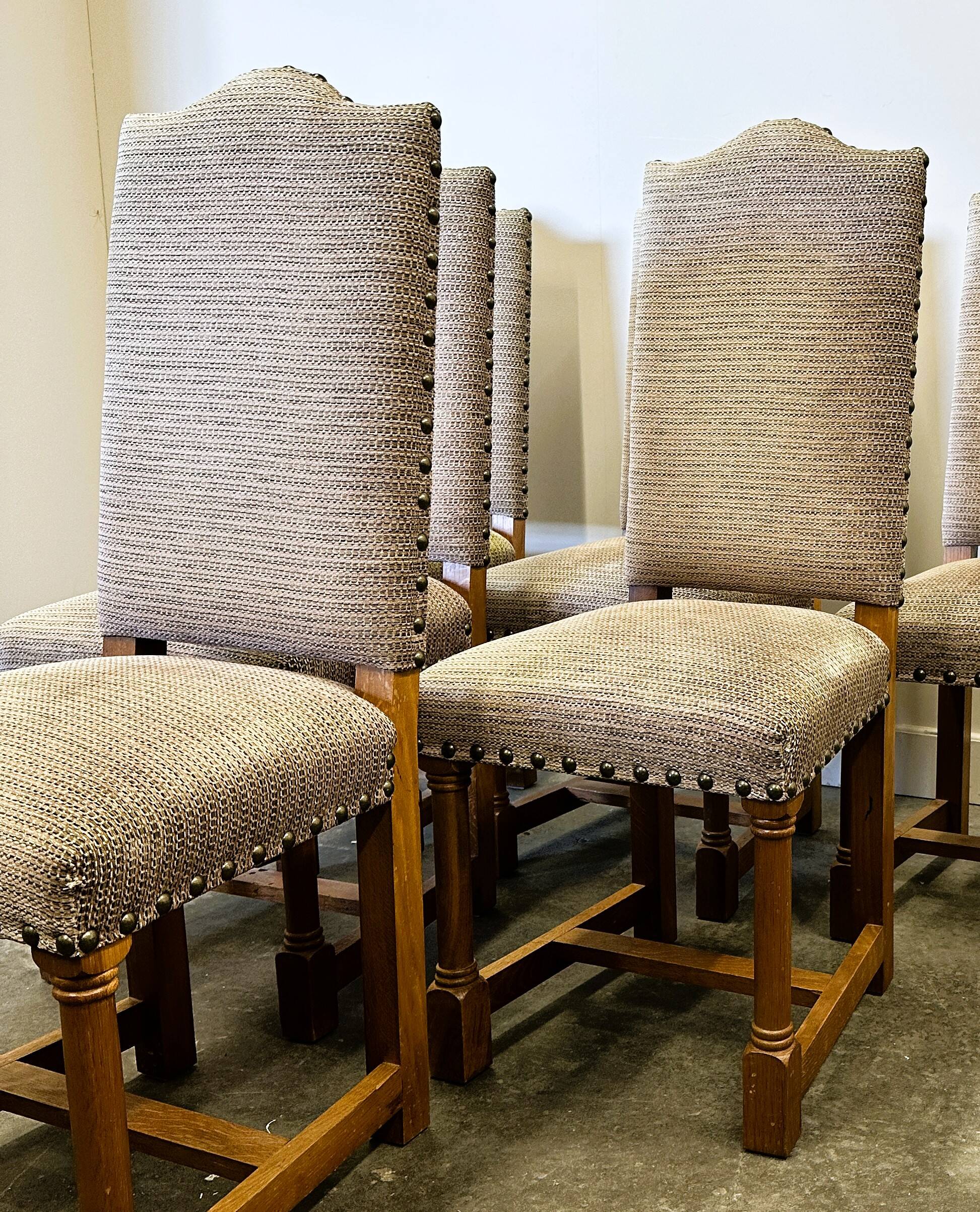 Chaises de salle à manger de style Louis XIII en chêne avec chenille rayée - Ensemble de 6.