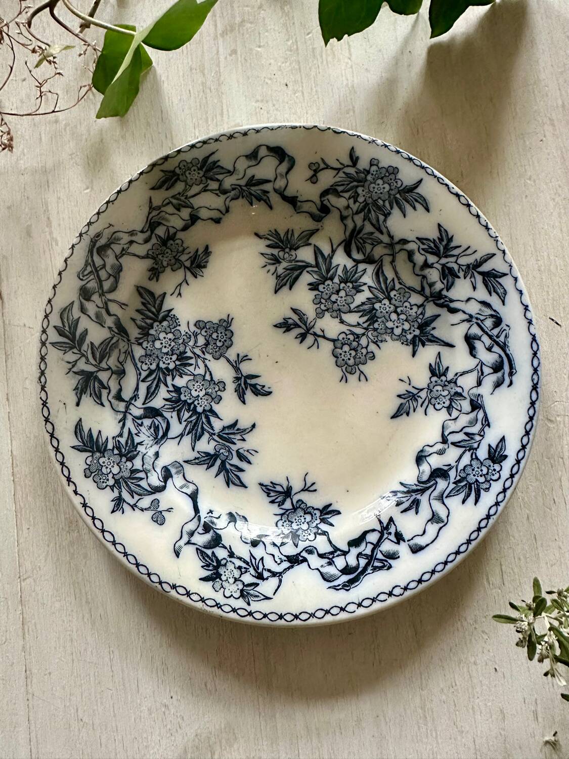 Flowery plate