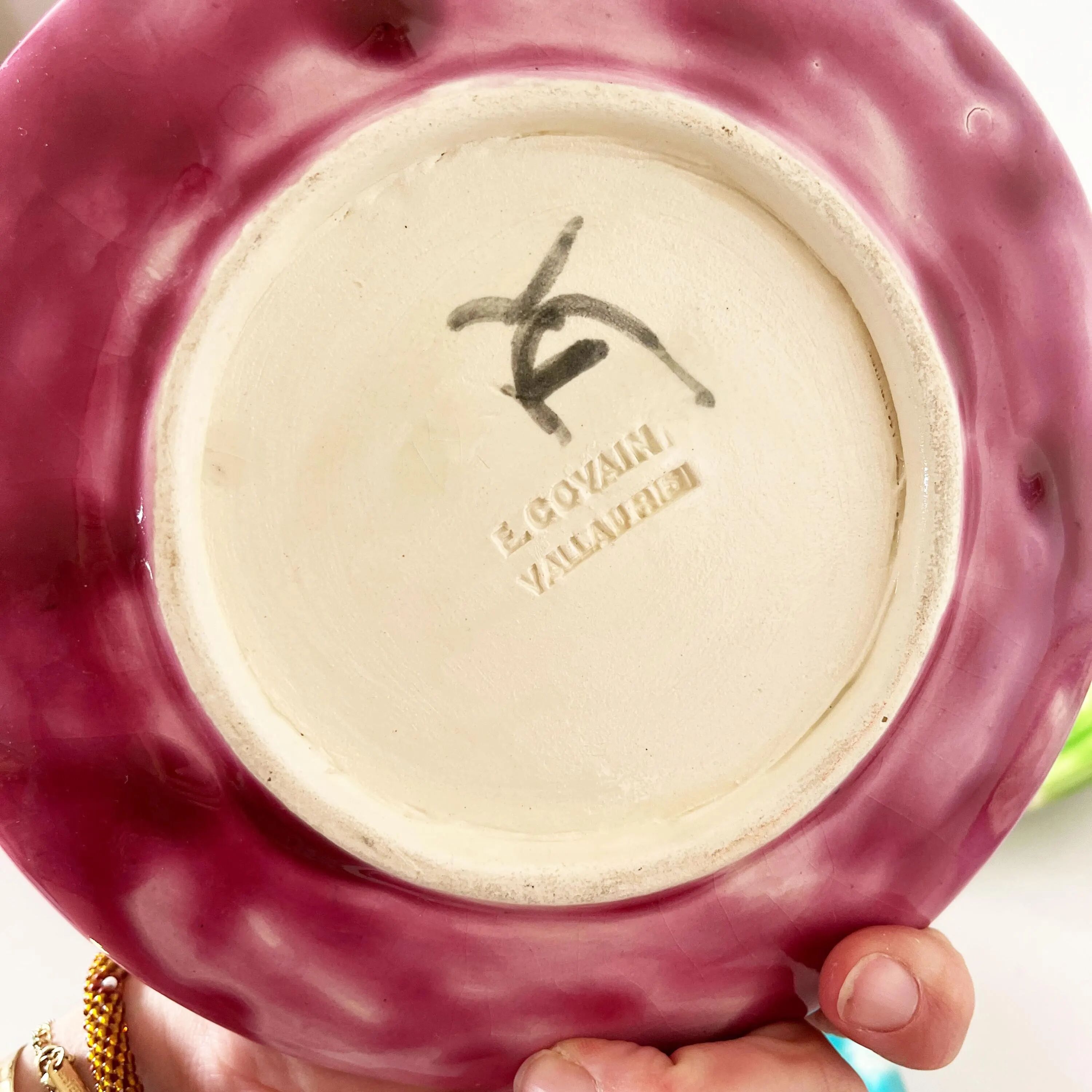 Lot de 5 assiettes en barbotine fleurs Vallauris 1950