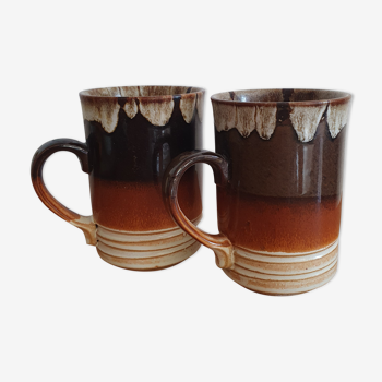 2 sandstone mugs