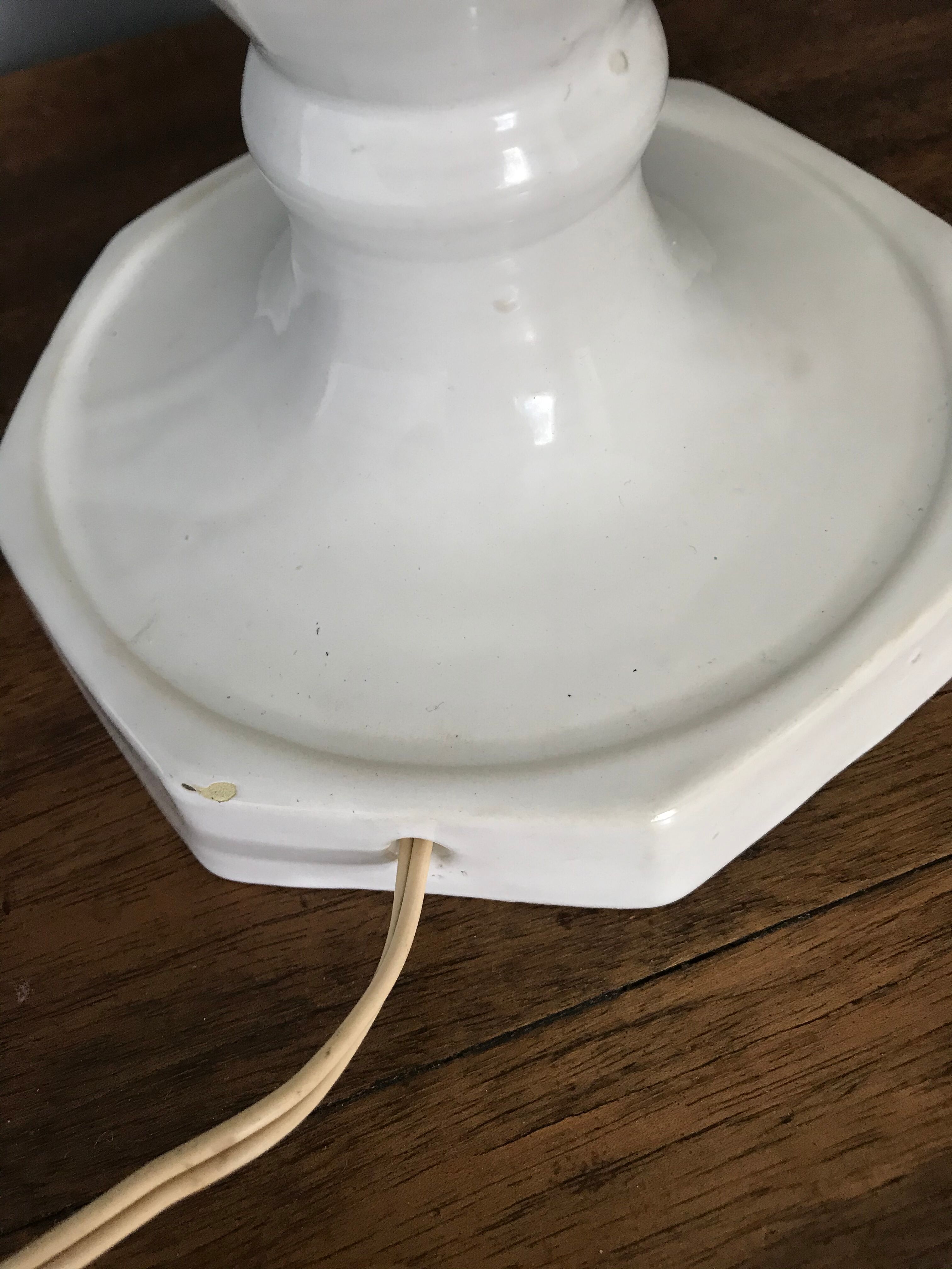 Enamelled ceramic lamp