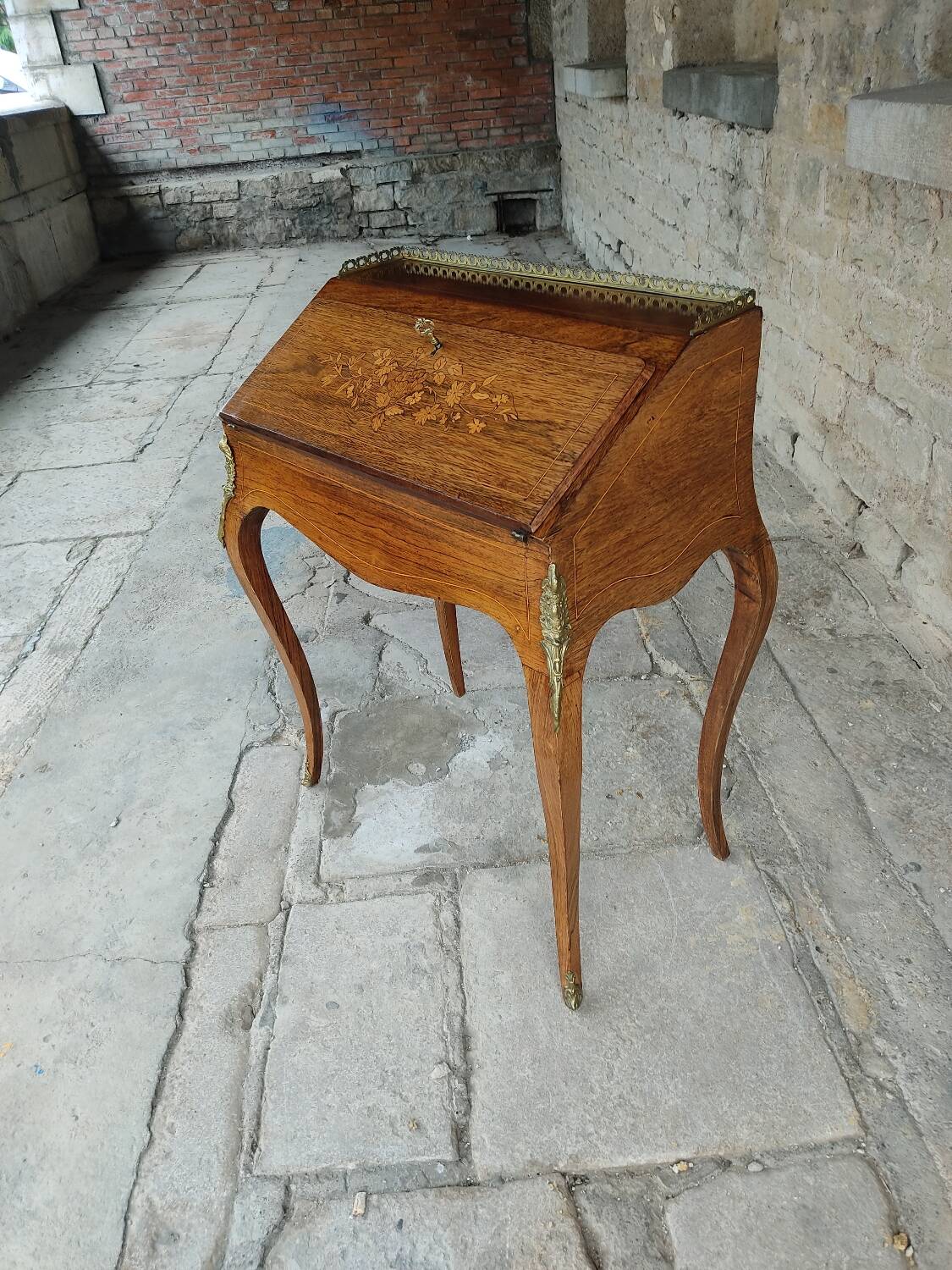 Sloped desk in Louis XV style