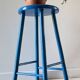 Tabouret vintage bois bleu electrique