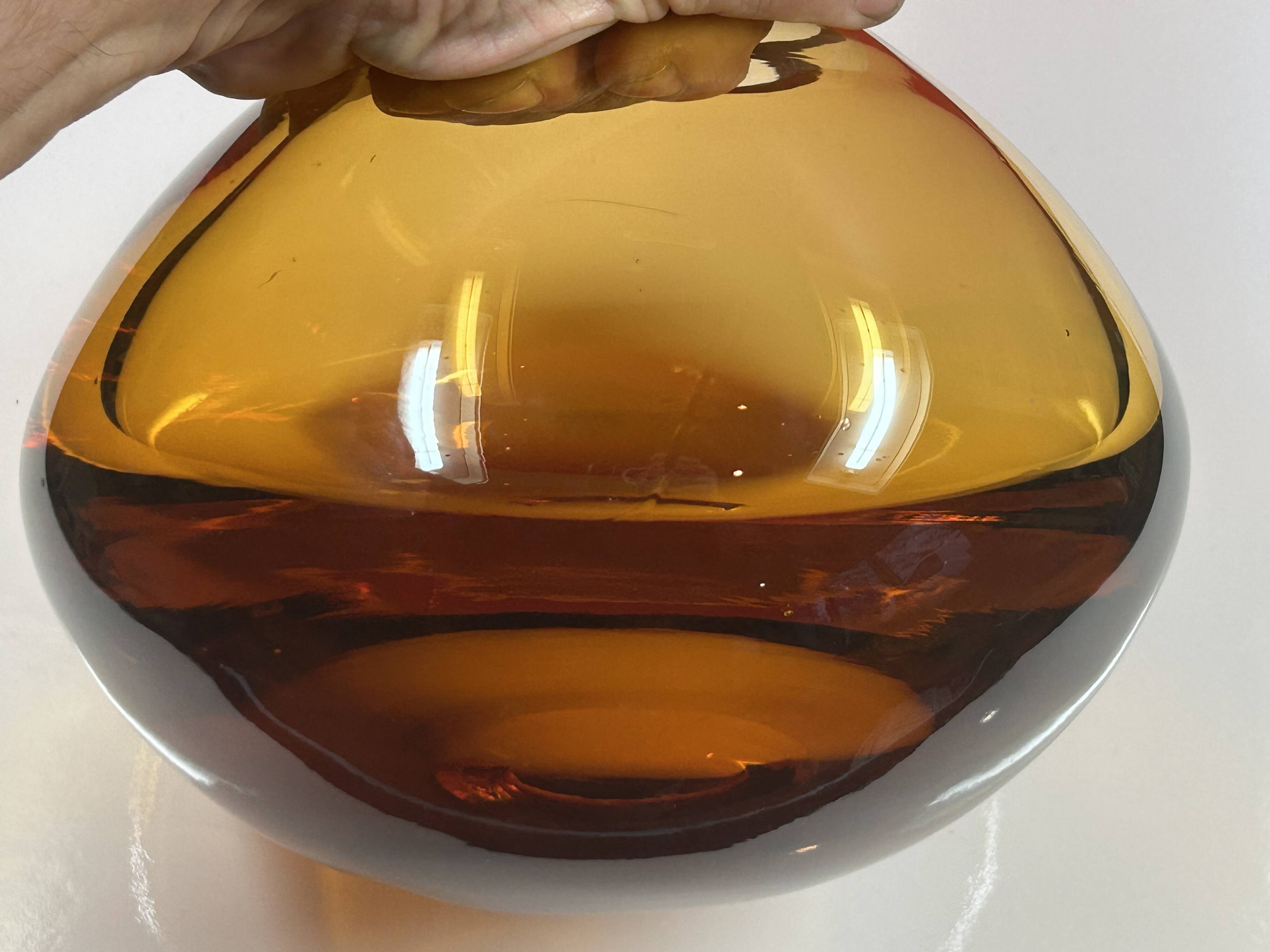 Large and heavy Murano glass vase, superb condition, 21 x 16 cm, circa 1970