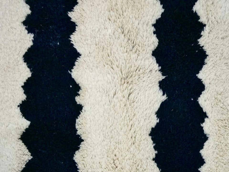 Tapis marocain abstrait Beni Mrirt 251 x 335 cm
