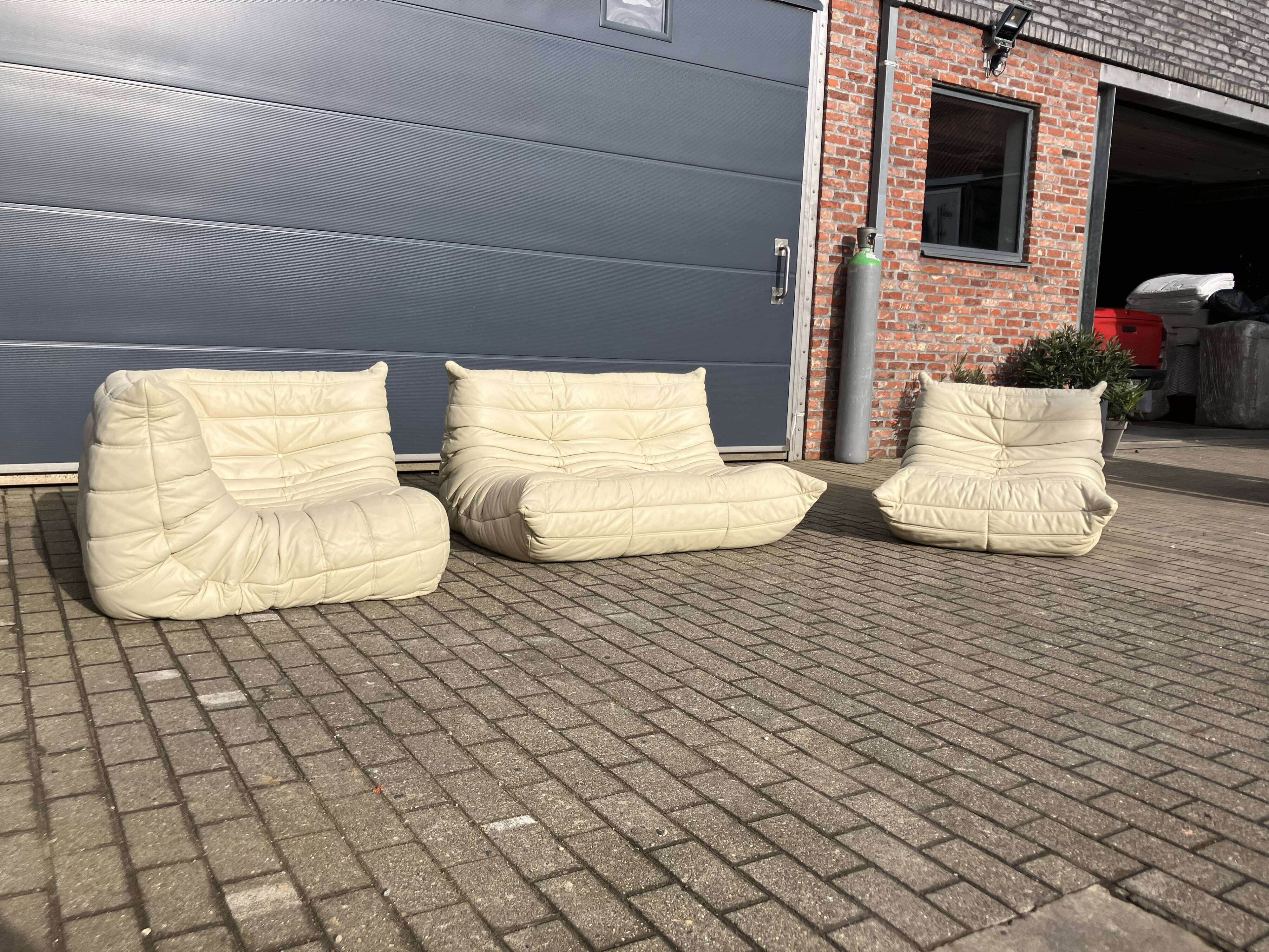 100% authentic Ligne Roset Togo 1.2z & hoek in Beige leather