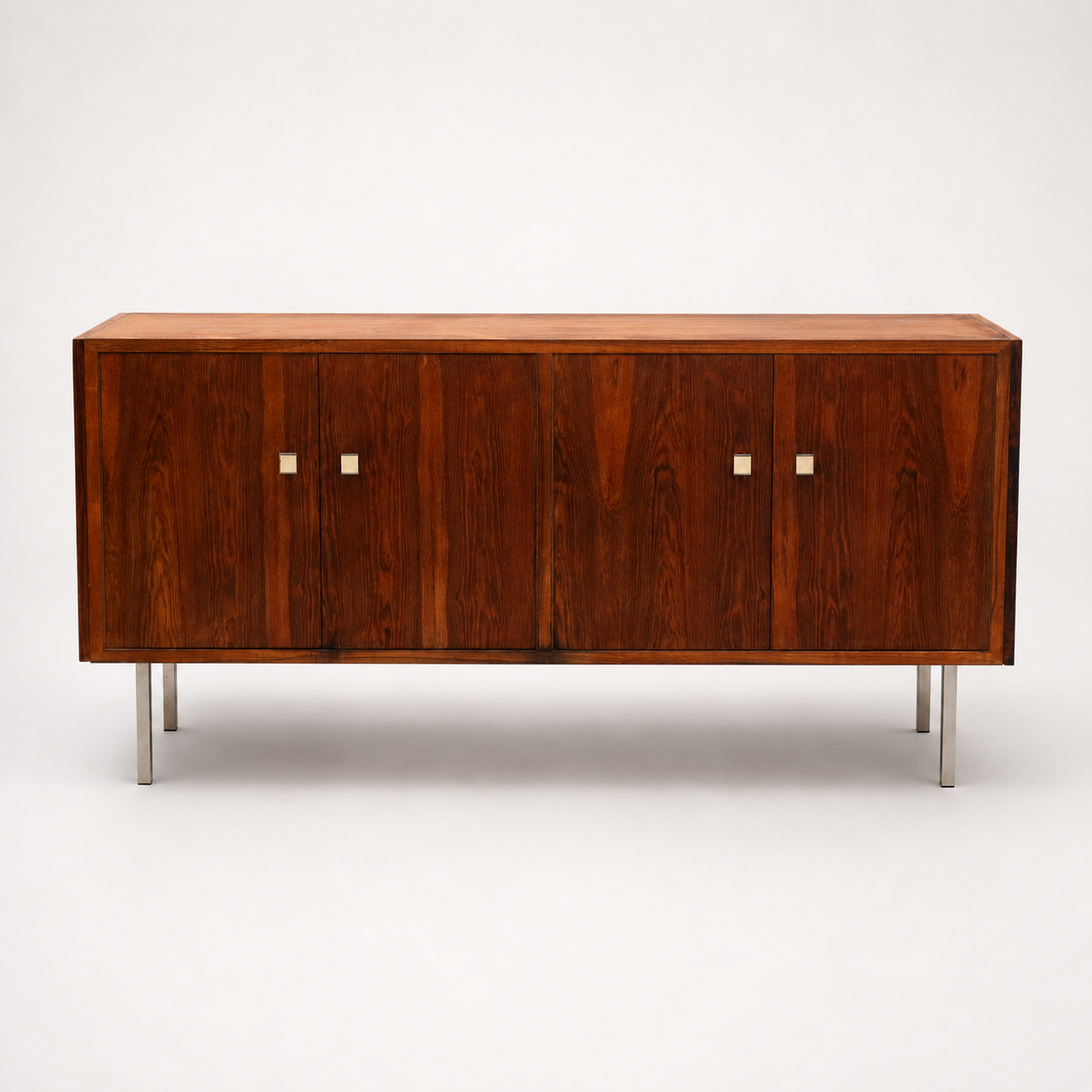 Buffet vintage en palissandre avec pieds en chrome