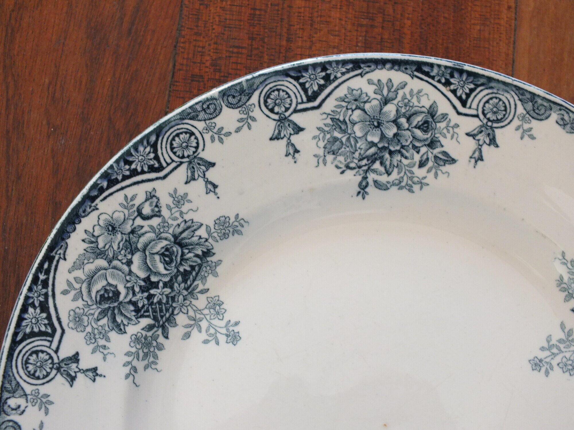 4 Assiettes plates en Terre de Fer Sté Amandinoise Pompadour