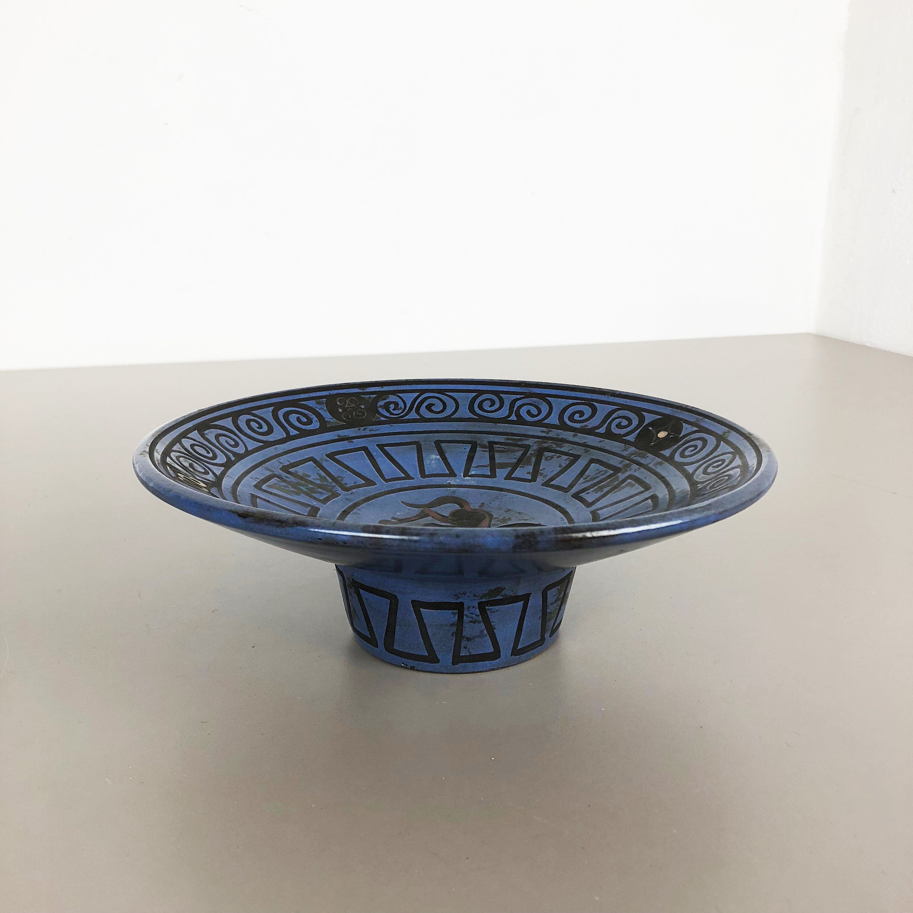 Ceramic pottery shell plate "pergamon" Hans Welling for Ceramano, Germany, 1960s