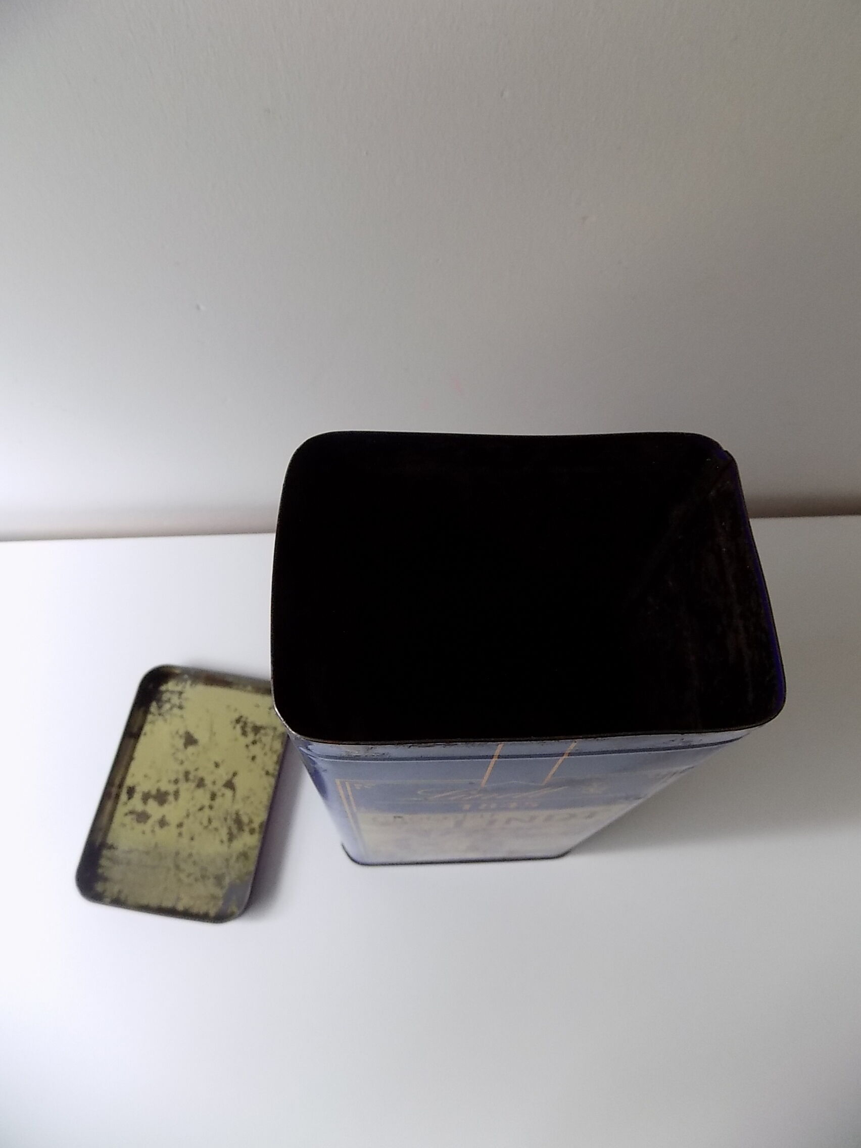 Vintage Lindt 150 anniversary box (1845-1995)