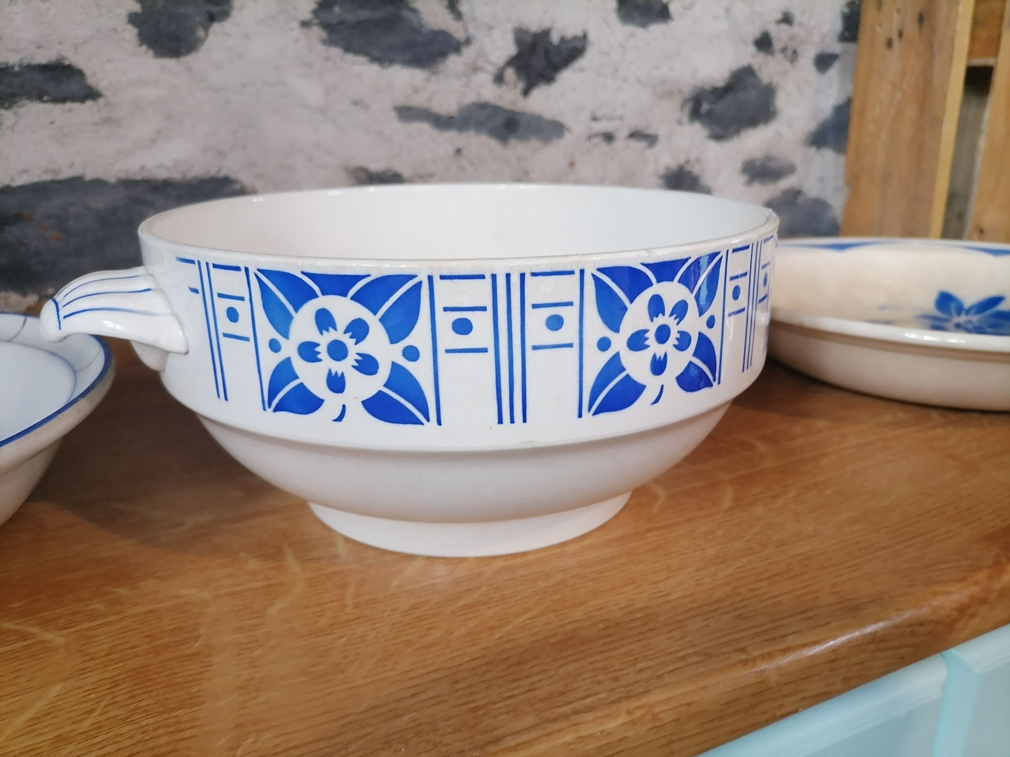 Salad bowl decorated stylized flowers "Saint Aubin" Digoin Sarreguemines