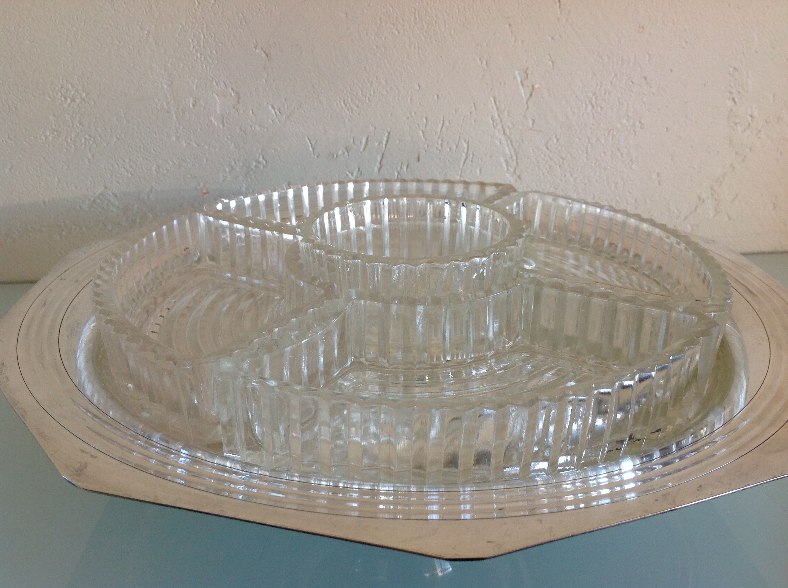 Servant of table on foot shower in silver metal art deco style