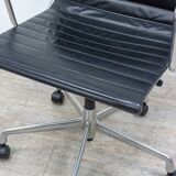 Vitra EA118 armchair in black leather