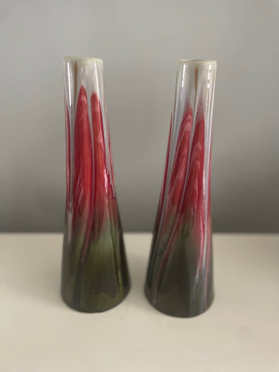 2 ceramic vases