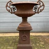 Jardinière en fonte avec piédestal