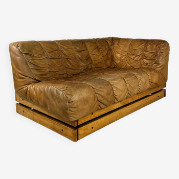 Mid-century cognac leather lounge sofa in oak