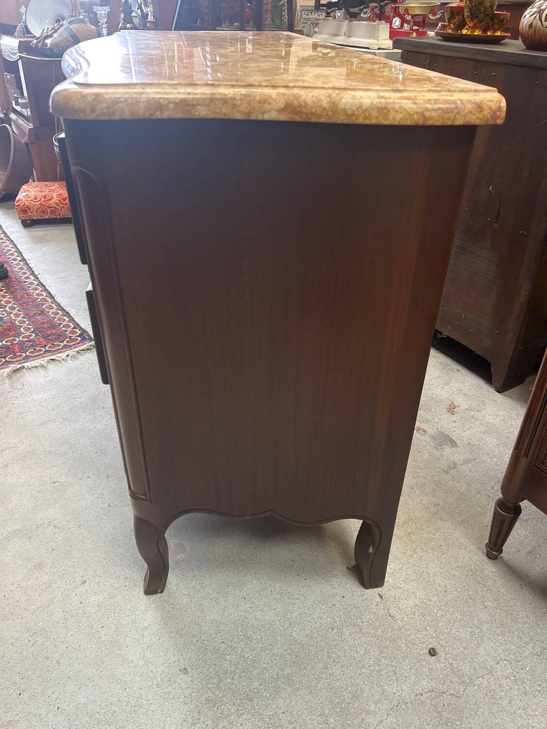 Curved chest of drawers