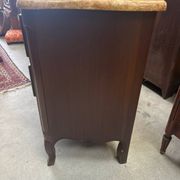 Commode galbée