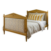 Sculpted and painted day bed frame in the Louis XVI style from the 19th century.