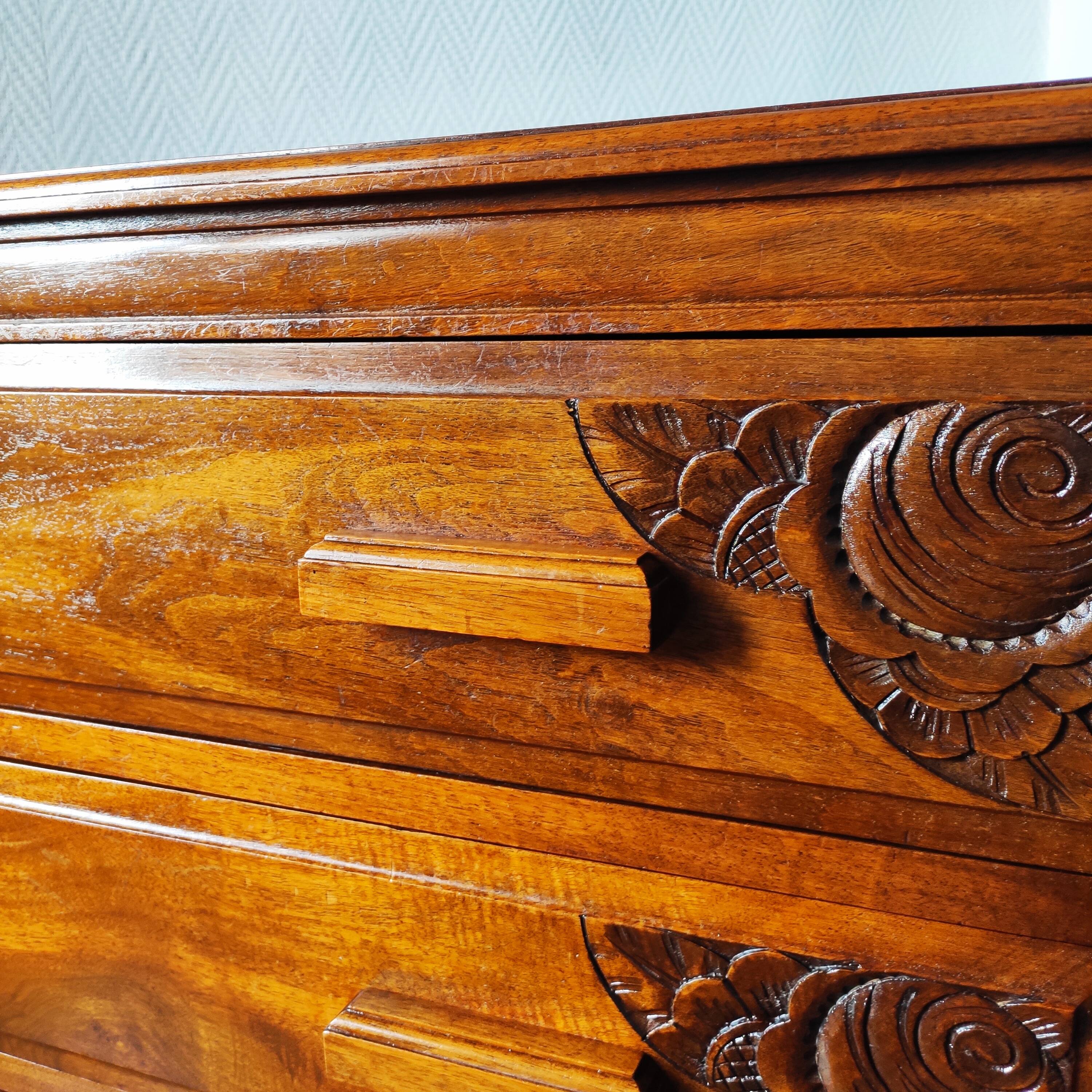 Commode Art Déco en noyer massif