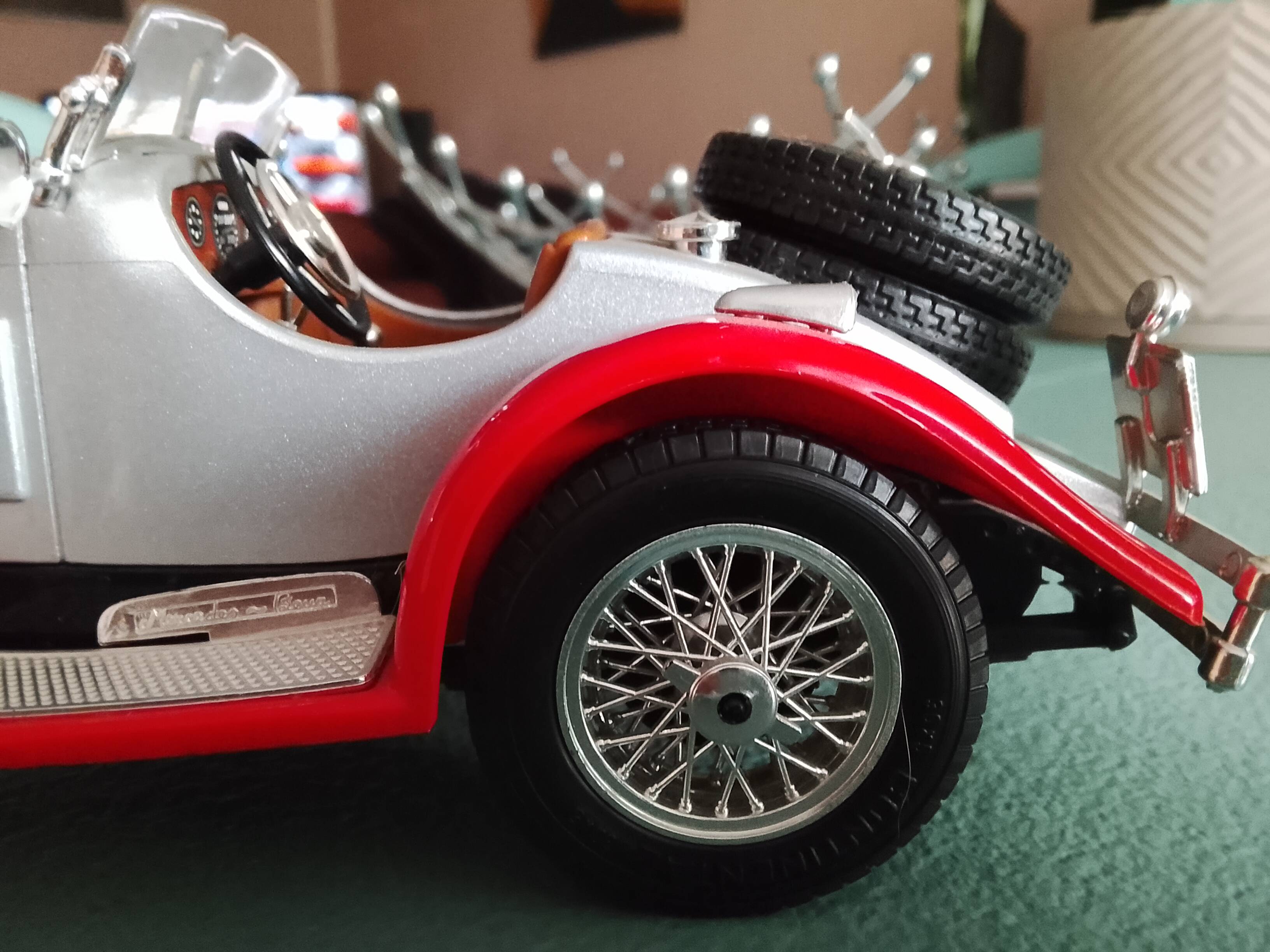 Miniature Mercedes-Benz in 1/18 scale