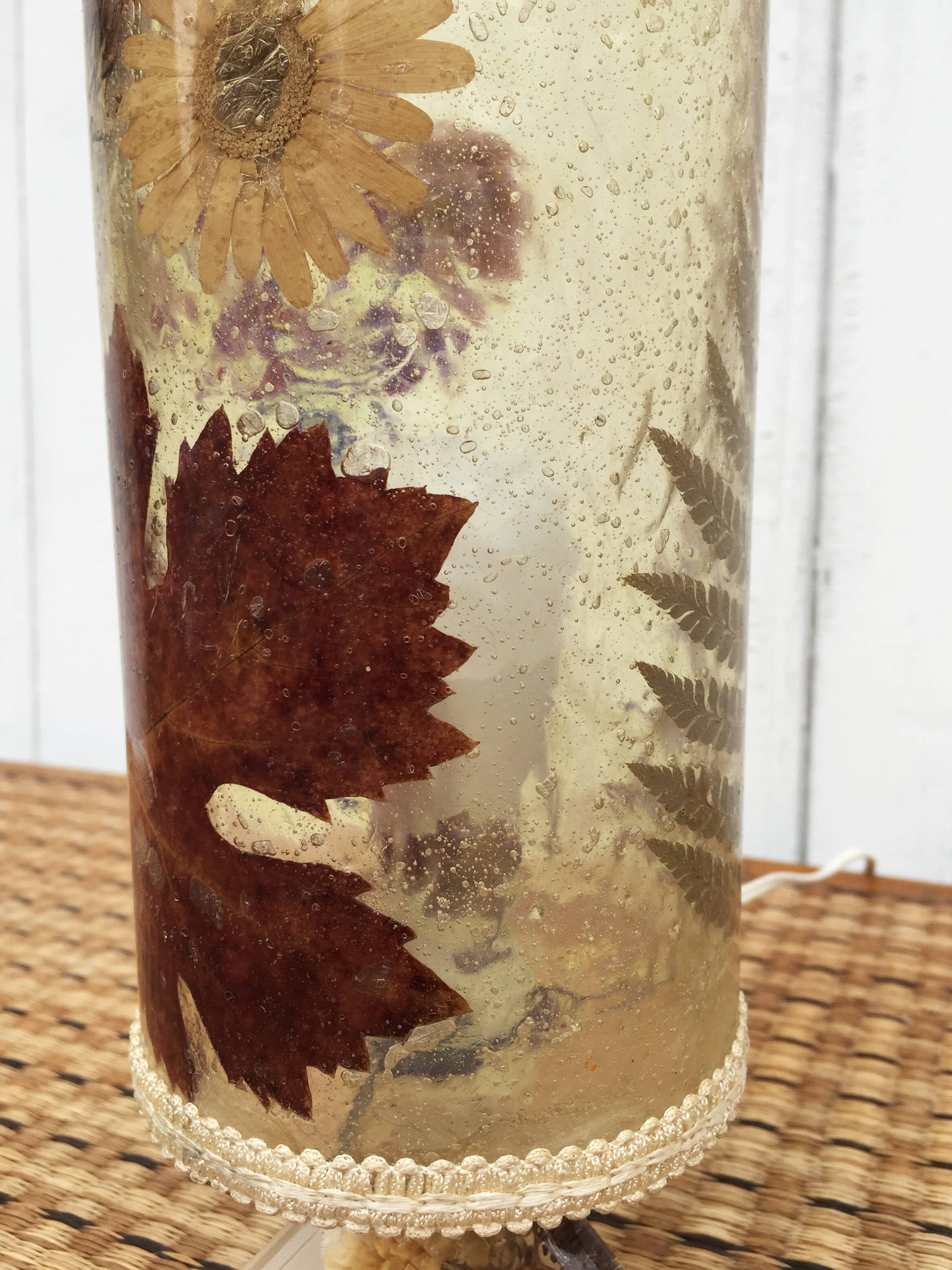 Resin lamp with inclusions of dried flowers