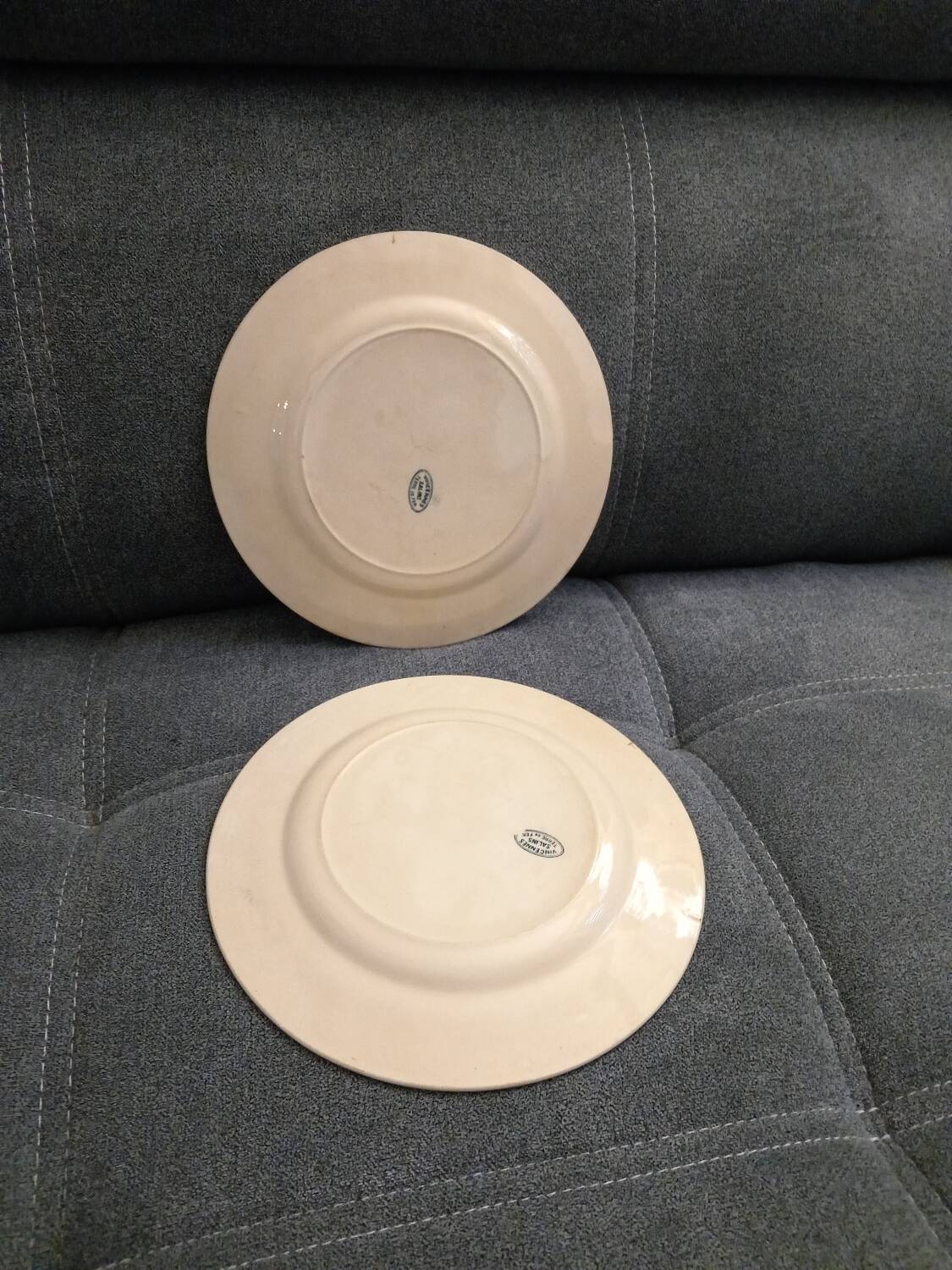 Lot d'assiettes plates Terre de fer