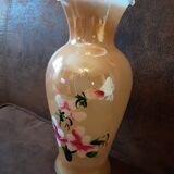 Vase en opaline nacrée