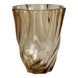 Petit vase en verre torsadé rose translucide