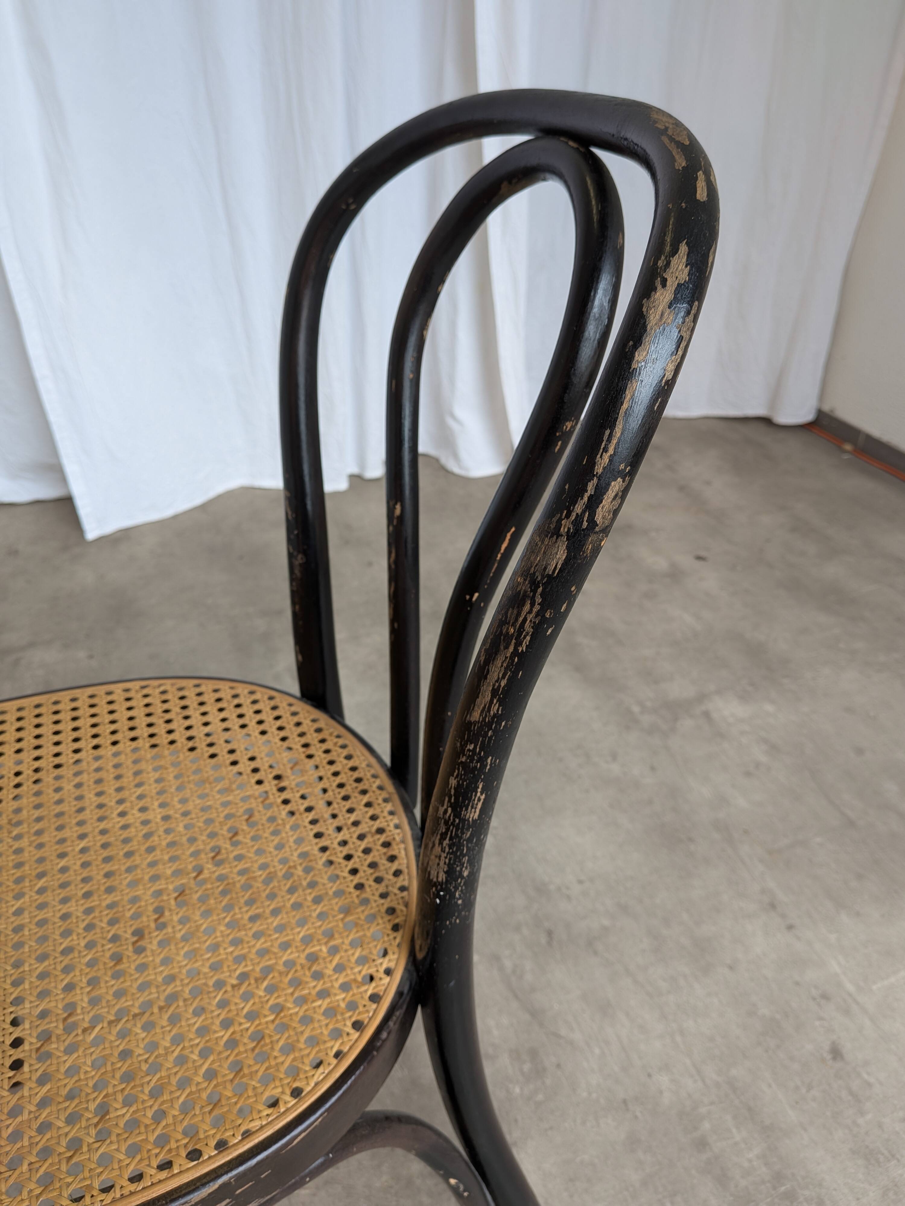 Chaise de salle à manger vintage style Thonet en bois noir et assise en cannage 1970