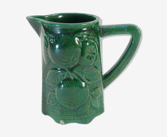 Pichet barbotine vert vintage en faience de st clement aux fruits