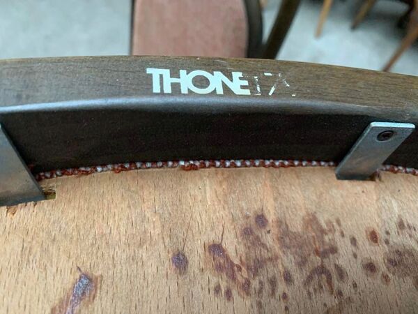 Série de 4 anciennes chaises bistrot Thonet en bois courbé