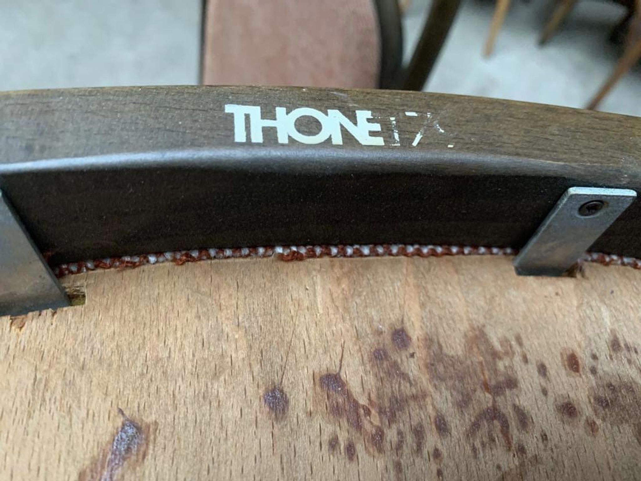 Série de 4 anciennes chaises bistrot Thonet en bois courbé