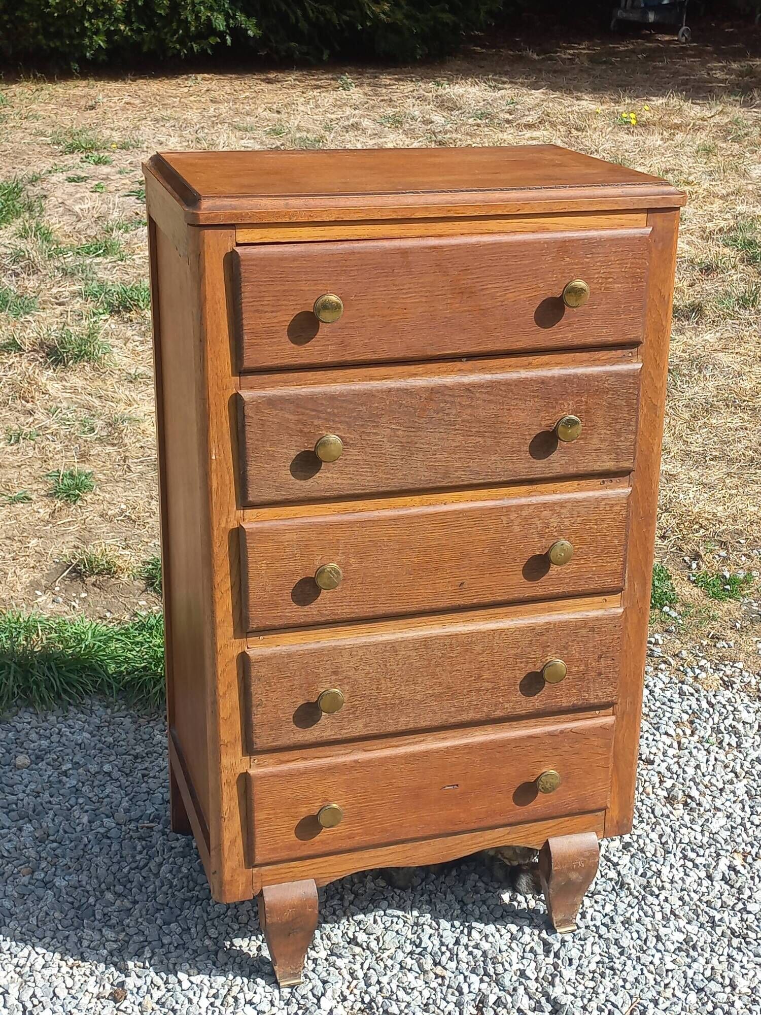 Vintage oak chest of drawers with 5 drawers from the 1950s.