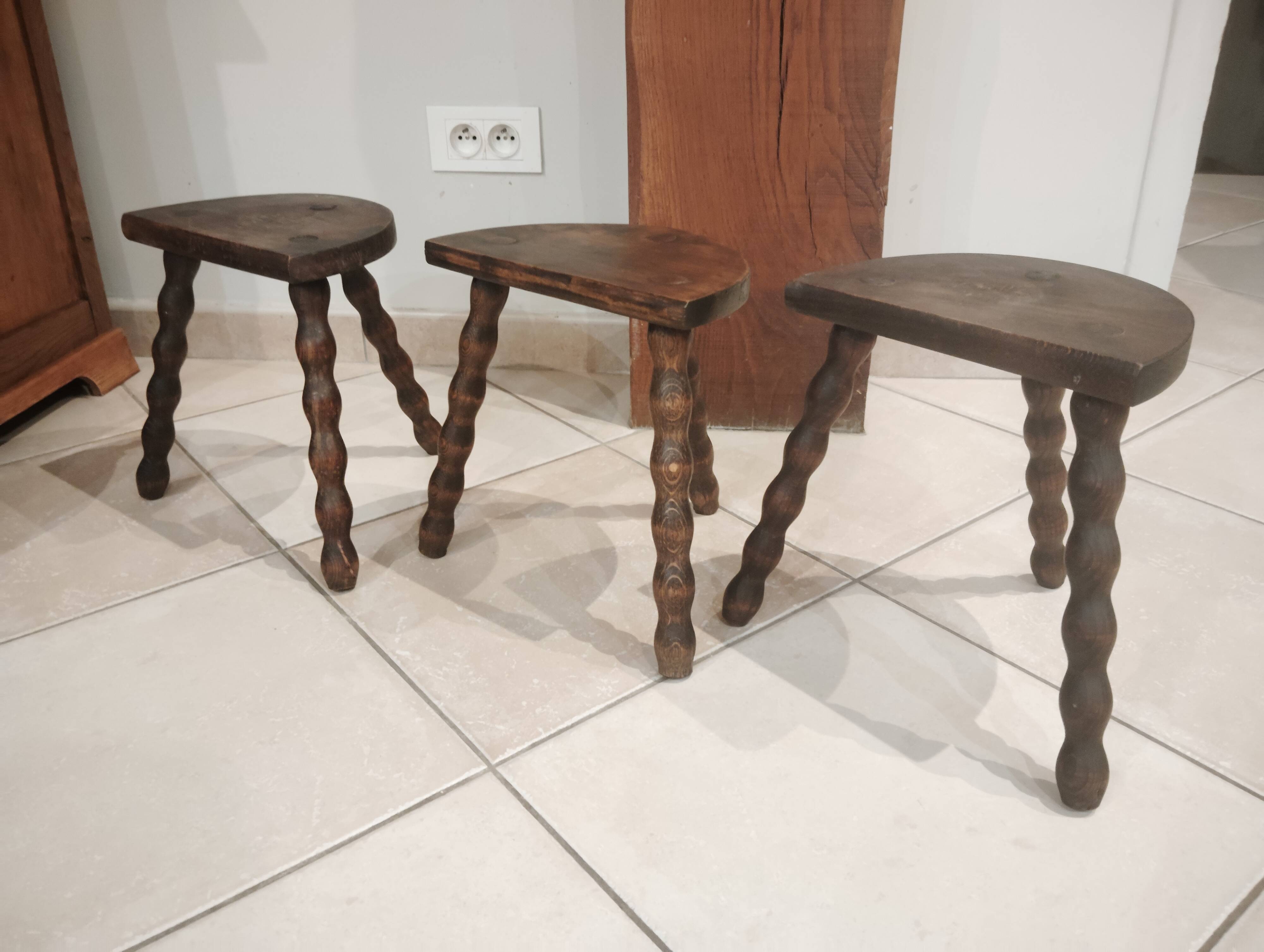 Set 3 tabourets de traite tripodes