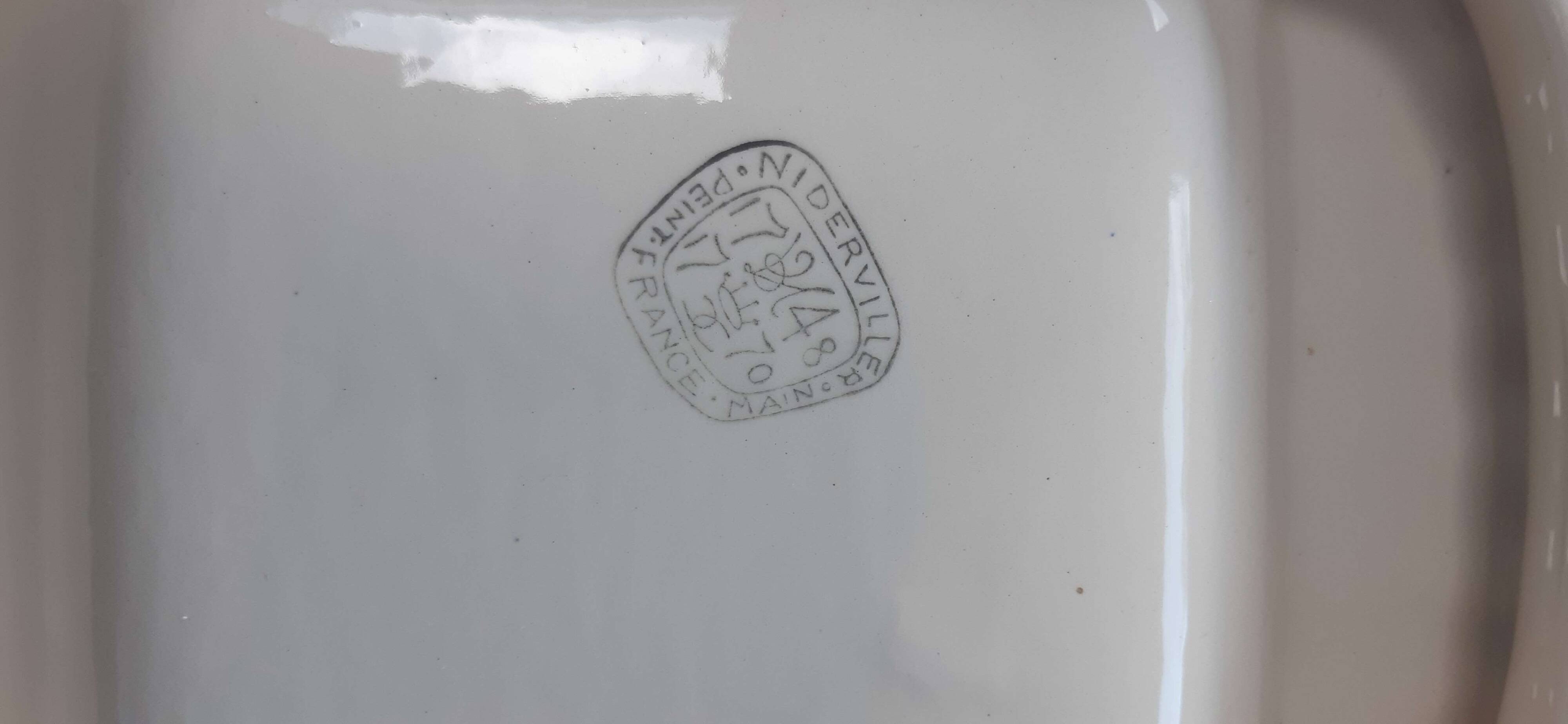 Large asparagus dish in Niderviller slip