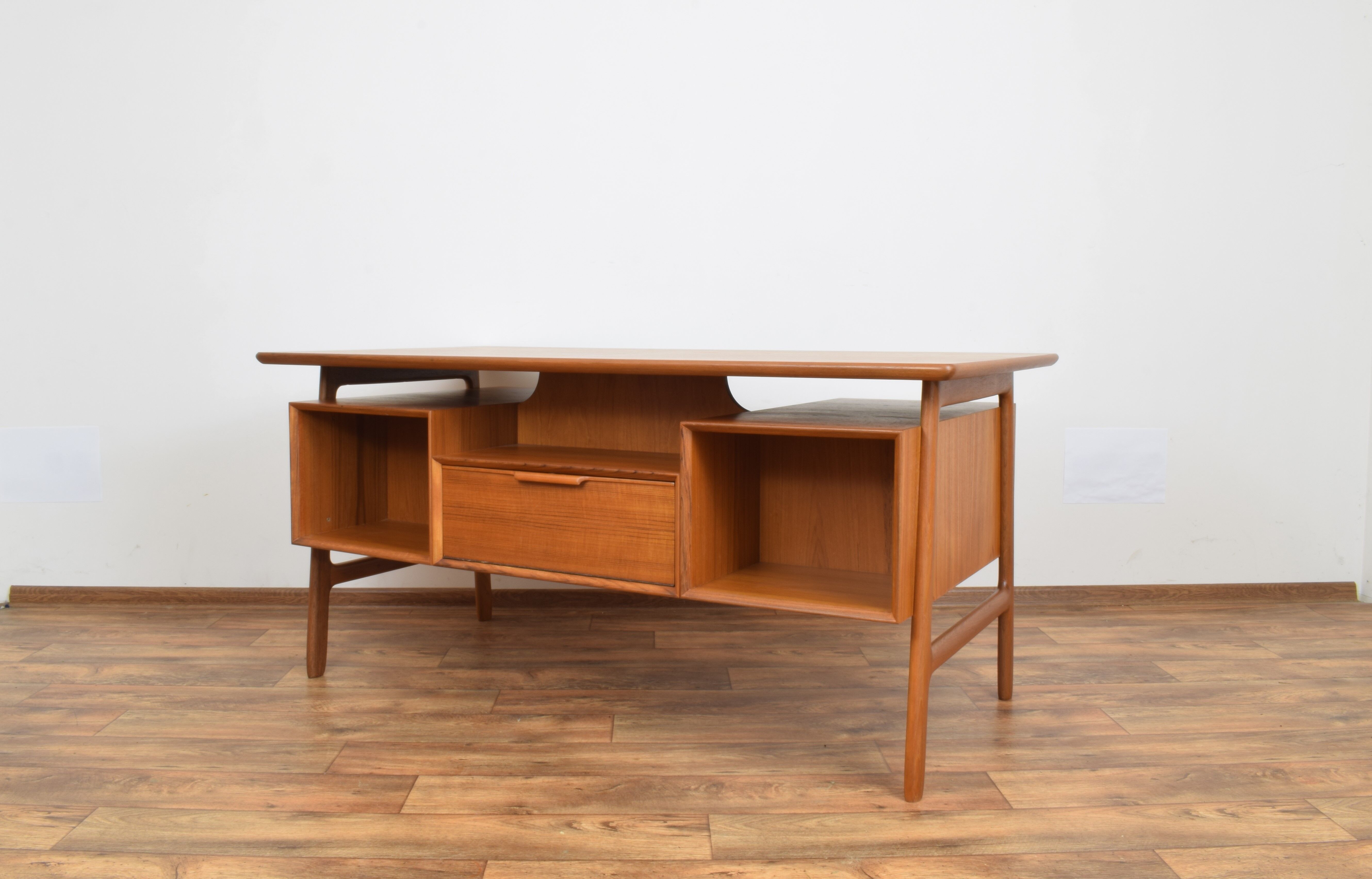 Mid-century danish teak desk model 75 form Omann Jun, 1950s