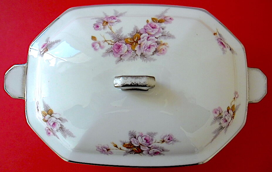 Porcelain vegetable with floral decoration