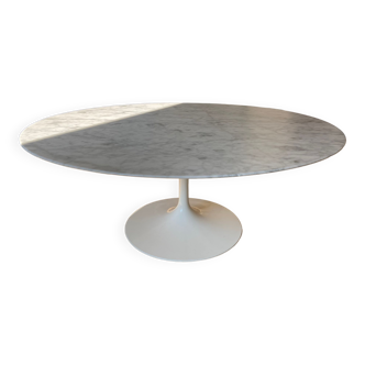 Round Knoll Saarinen coffee table