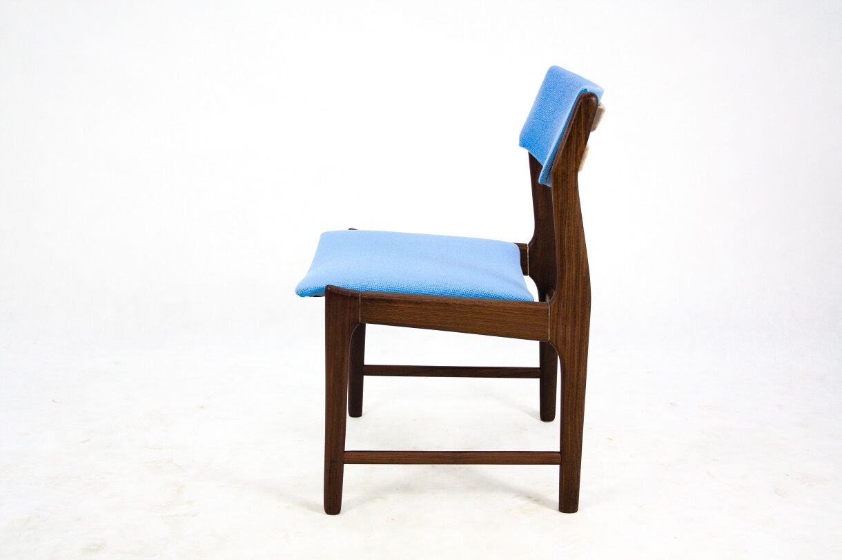 A set of 4 teak dining chairs,