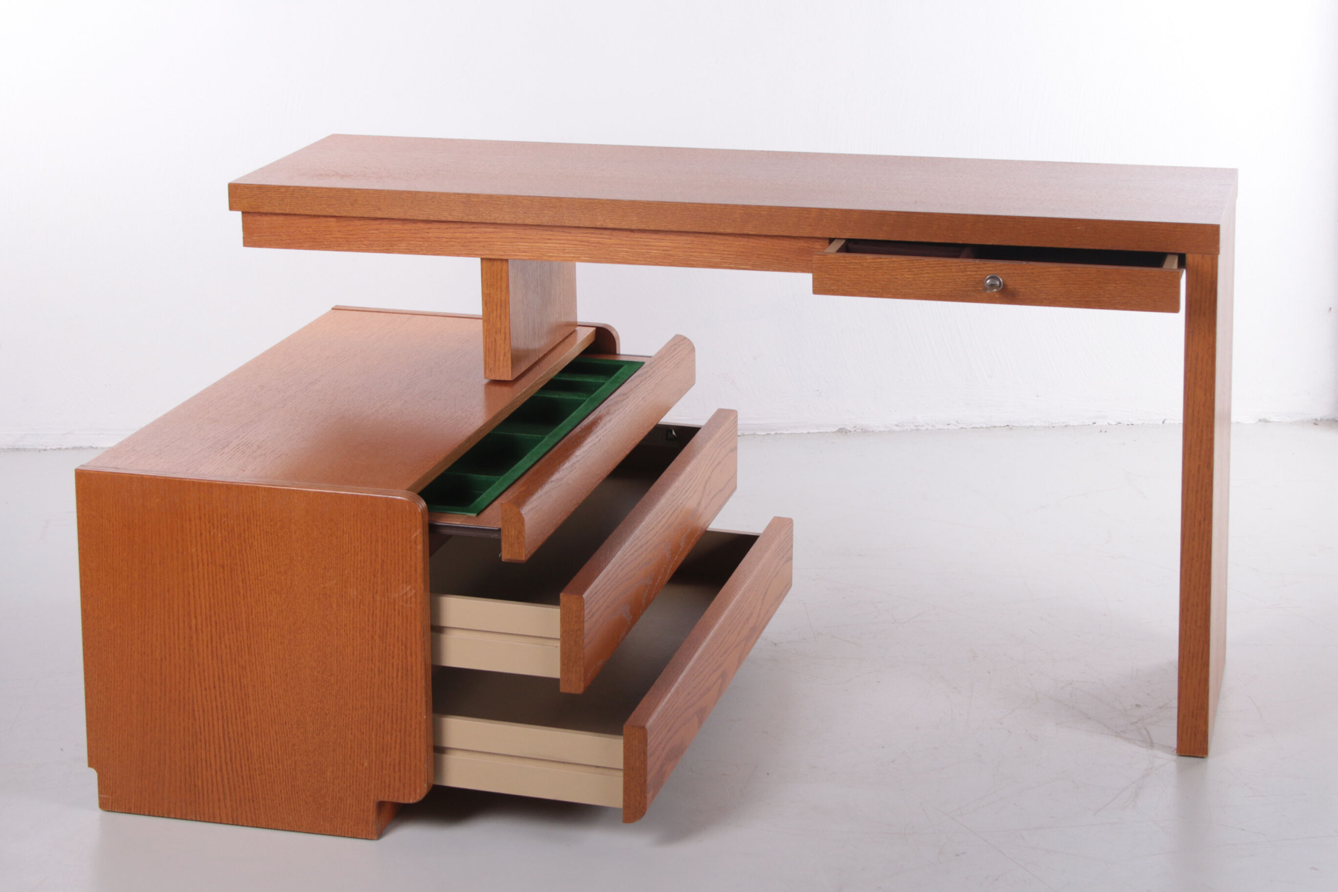 Bureau réglable en bois clair Moser