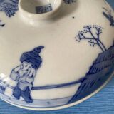 Imari style Chinese porcelain lidded biscuit server