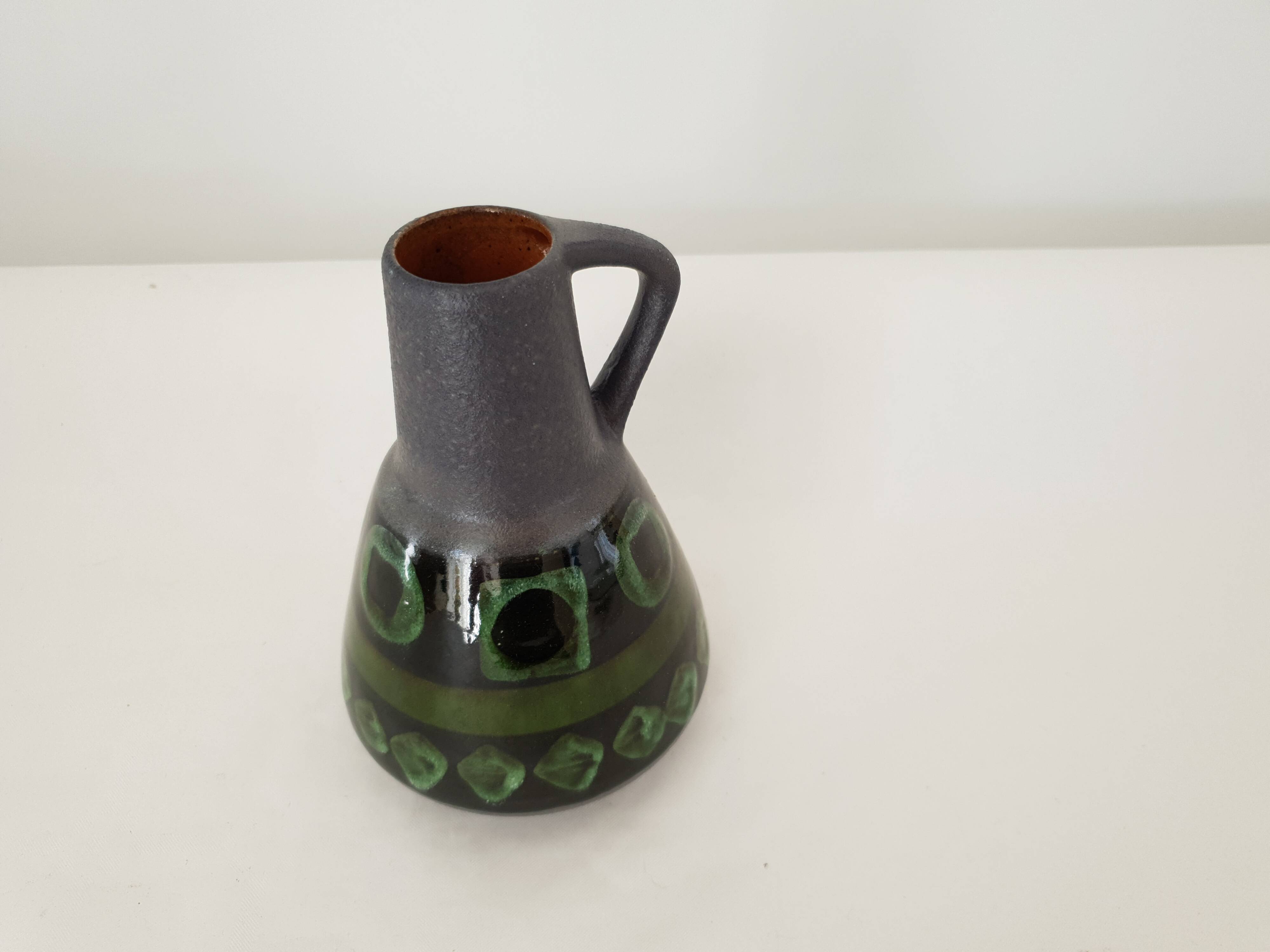 Ceramic vase decoration geometric shapes green / black