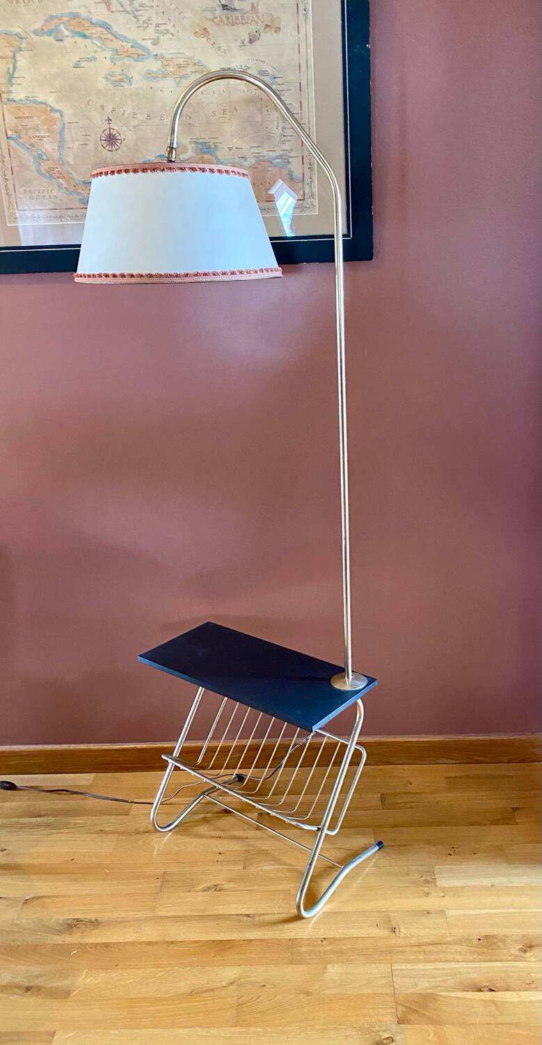 Lampadaire liseuse à tablette et porte revue vintage français 1960.