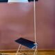 Lampadaire liseuse à tablette et porte revue vintage français 1960.