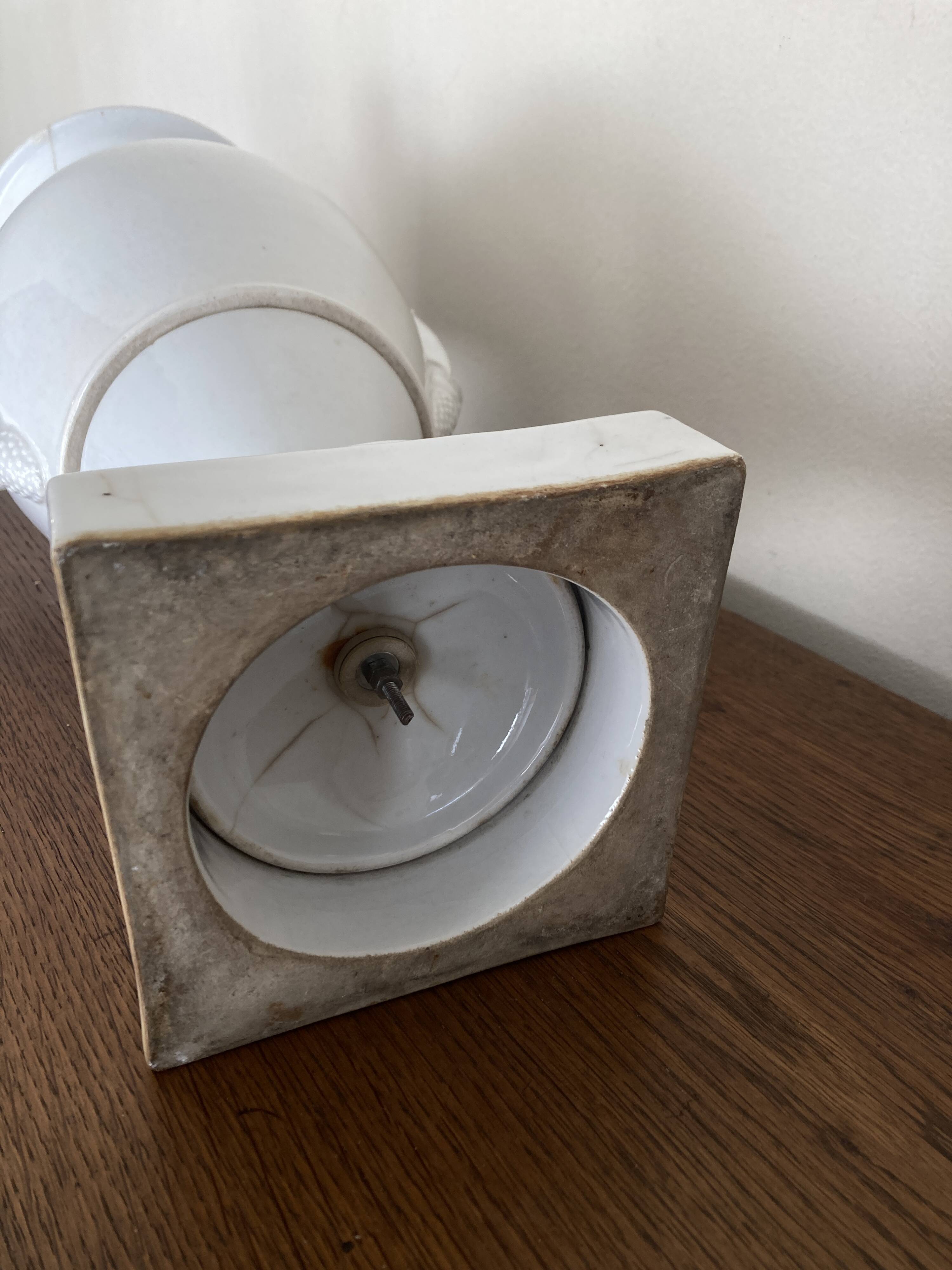 XXL white lion head neo-classical amphora vase from the Empire Consulate.