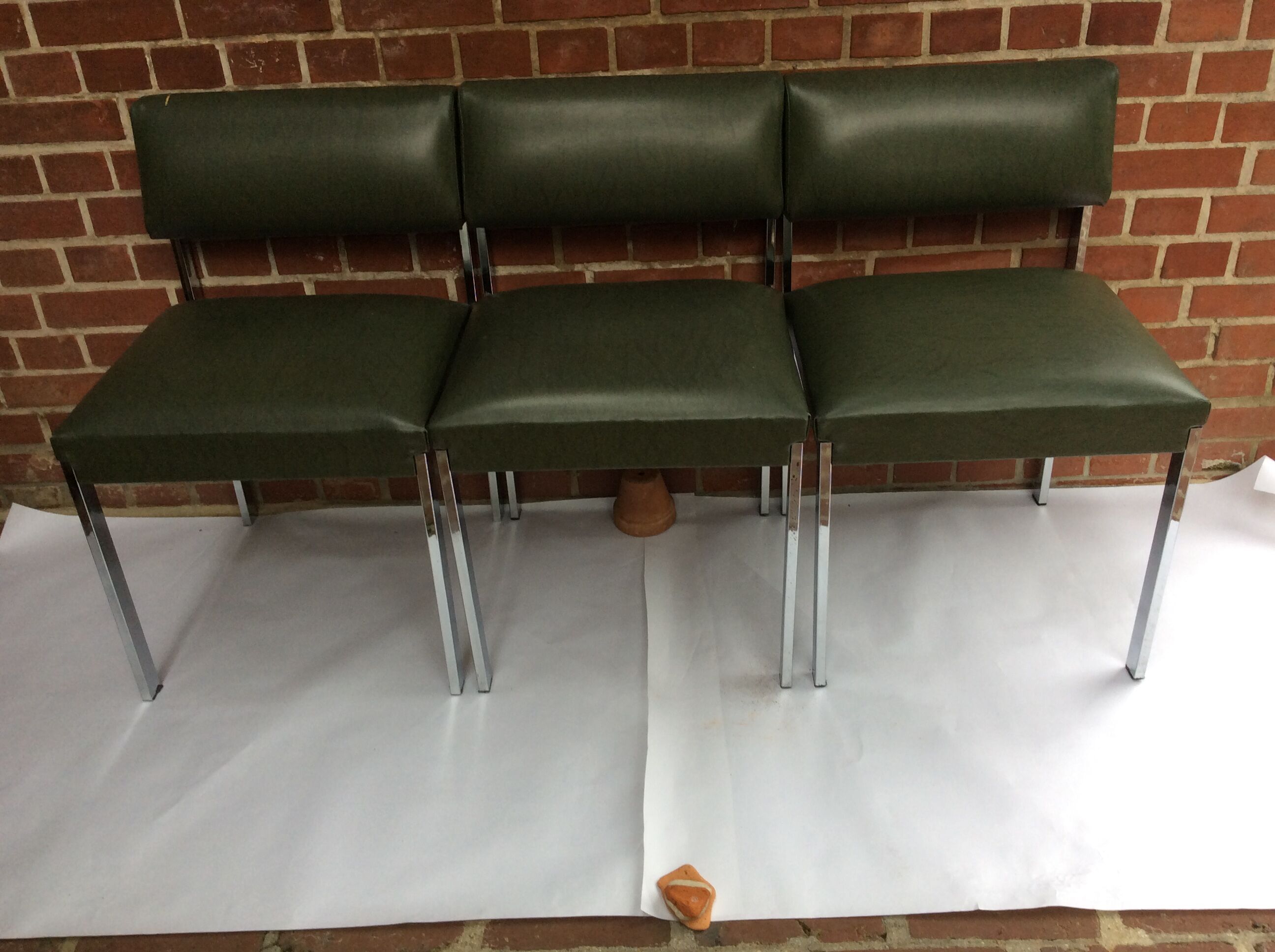 3 vintage chairs in Skai