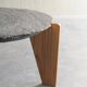 2 tables d'appoint en ardoise et bois de pin de style brutaliste