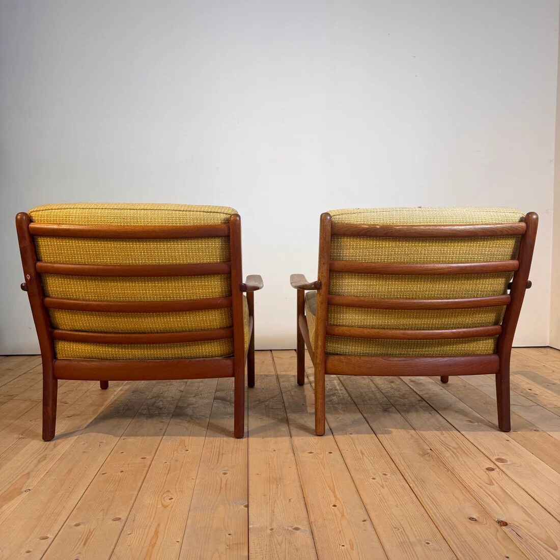 Paire de fauteuils danois en teck, années 1960